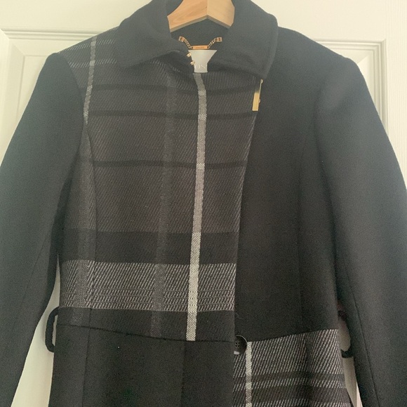 Woman’s coat - Picture 3 of 8